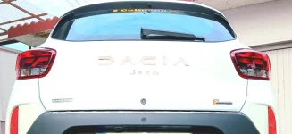 Dacia Spring extreme gewischt.webp